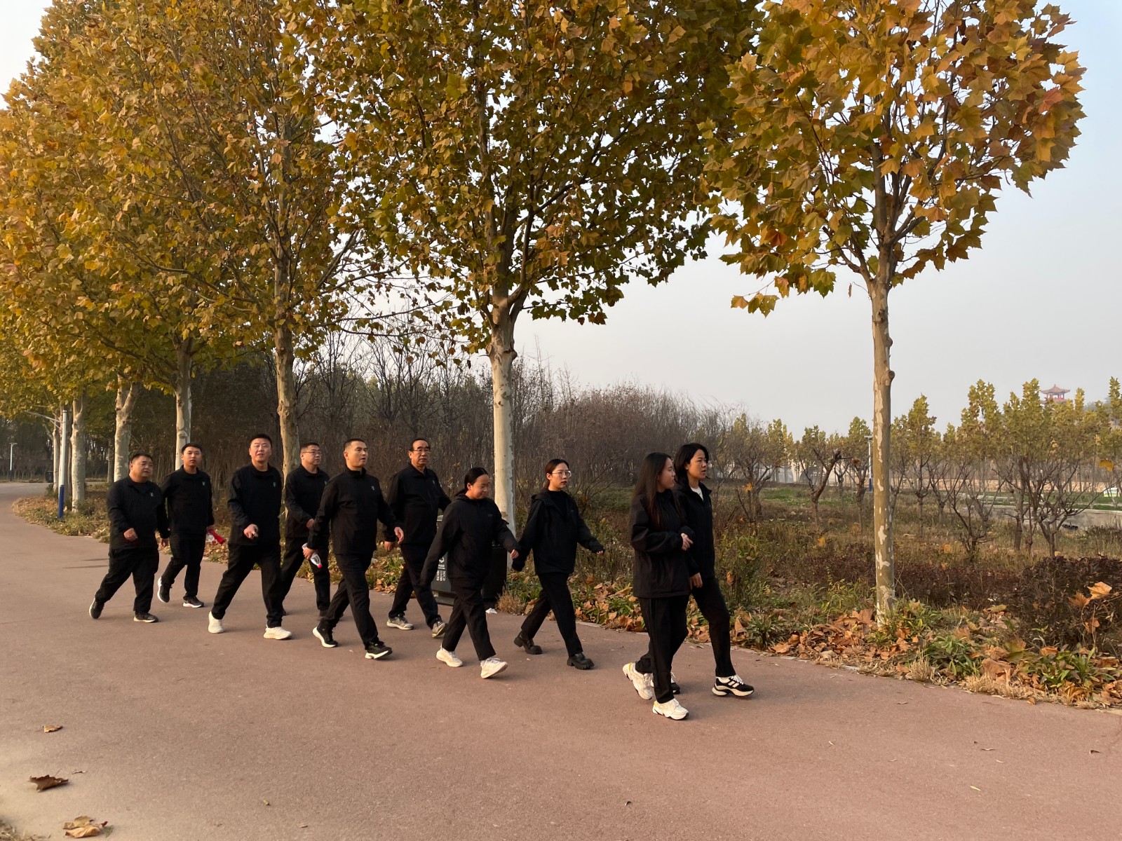 走歩.jpg 走歩.jpg